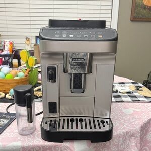 DeLonghi Magnifica Evo Coffee Machine